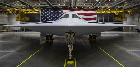 Palmdale, USA, 3. Dezember 2022: Vorstellung eines neuen Tarnkap...