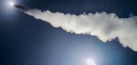 Angeblich eine von der Ukraine abgeschossene ATACMS-Rakete auf d...