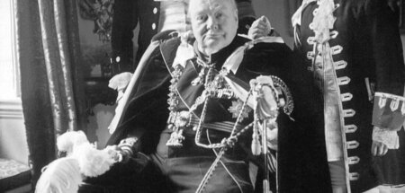 Winston Churchill am Tag der Krönung von Elisabeth II. in London...