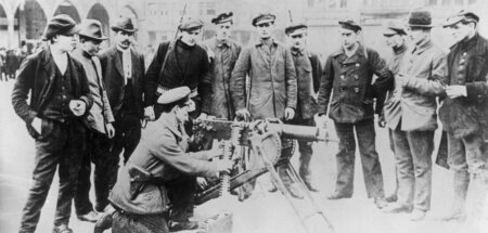 Der Verlag bezeichnete Hans Marchwitzas »Sturm auf Essen« als »R...