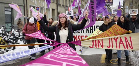 Mit der kurdischen Losung »Jin, Jiya, Azadî« (Frauen, Leben, Fre...