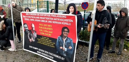 Kundgebung in Solidarität mit den Angeklagten vor dem Oberlandes... Kundgebung in Solidarität mit den Angeklagten vor dem Oberlandes...