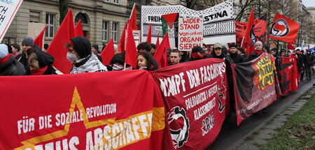 Auf der Luxemburg-Liebknecht-Demonstration in Berlin am 14. Janu...