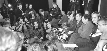 Die Teilnehmer des Hungerstreiks bei einer Pressekonferenz in de... Die Teilnehmer des Hungerstreiks bei einer Pressekonferenz in de...