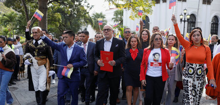 Die Bolivarische Republik verteidigen: Abgeordnete der Nationalv...