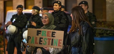 Für die Befreiung Palästinas auf der Straße: Demonstrantinnen in...