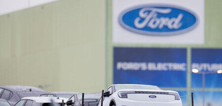 Warten auf den Verkauf: Ford Elektroautos vom Typ »Explorer« auf...