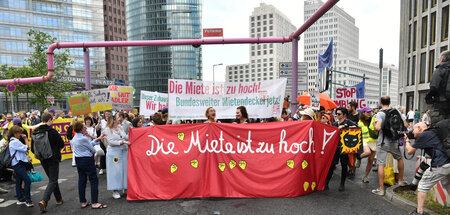Am 1. Juni demonstrierten in Berlin mehrere tausend Menschen geg...
