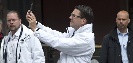 Für seine Fans: Jimmie Åkesson, Vorsitzender der extrem rechten ...