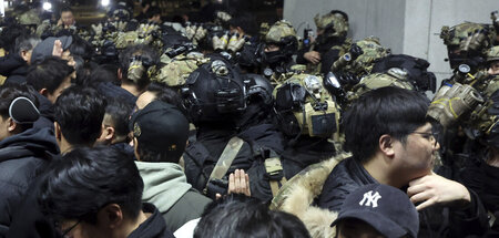 Parlamentsgebäude in Seoul abgeriegelt: Soldaten hindern Abgeord...