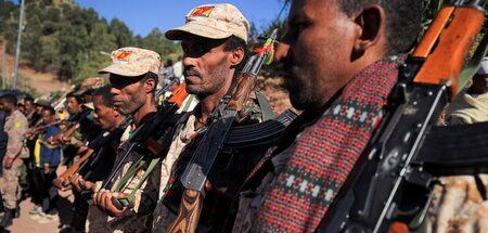 Selbstschutz: Amhara-Spezialkräfte feiern den Georgstag in Lalib...