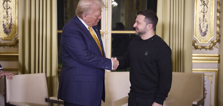 Handshake zweier unterschiedlicher Präsidentengrößen am Sonnaben... Handshake zweier unterschiedlicher Präsidentengrößen am Sonnaben...