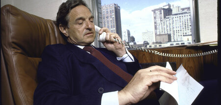 Auch der Investmentbanker George Soros spielt in dem Medienskand...