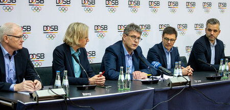 Neue DOSB-Führung (v. l. n. r.): Finanzvorstand Thomas Arnold, M... Neue DOSB-Führung (v. l. n. r.): Finanzvorstand Thomas Arnold, M...