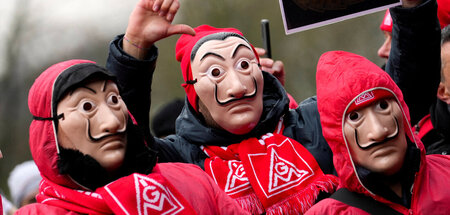 Arbeitskampf mit Bankräubermaske: Proteste gegen VW-Kahlschlag Arbeitskampf mit Bankräubermaske: Proteste gegen VW-Kahlschlag