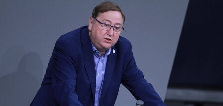 Der Abgeordnete André Hahn (Die Linke) im Plenum des Bundestags ...
