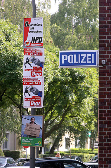 Wahlkampf vor dem Dortmunder Polizeipräsidium Anfang August Wahlkampf vor dem Dortmunder Polizeipräsidium Anfang August