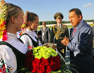 Hugo Chávez bei seiner Ankunft am Sonntag in Minsk Hugo Chávez bei seiner Ankunft am Sonntag in Minsk