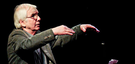 Er weiß, was er tut: Hannes Zerbe leitet sein Orchester