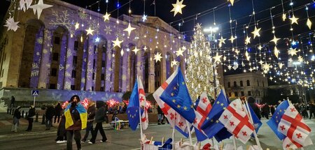 Die Proteste werden gezielt von der EU und den USA geschürt und ...