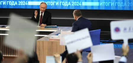 Wladimir Putin spricht auf der Jahrespressekonferenz am Donnerst...