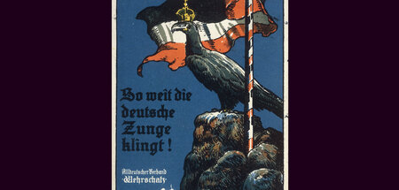 Diktatur nach innen, Krieg nach außen: Propagandapostkarte des A... Diktatur nach innen, Krieg nach außen: Propagandapostkarte des A...