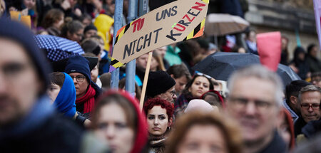 Berliner protestieren gegen die Kürzungen bei Bildung und Wissen...