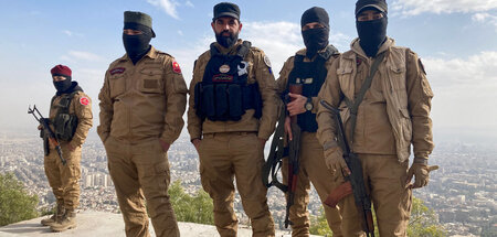 HTS-Militärpolizei auf dem Qassioun, dem Hausberg von Damaskus (...