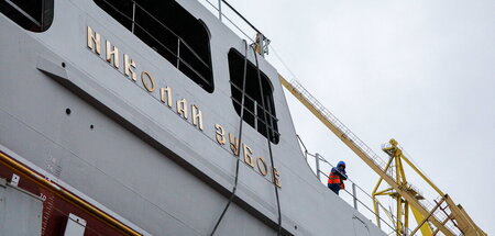 Schiffstaufe in einem russischen Hafen (Dezember 2024)