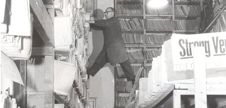 Im Nationalarchiv in Den Haag lagern 3,8 Kilometer Akten mit 30 ...
