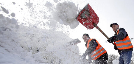 Gemeinnützige Drecksarbeit wie Schneeschaufeln könnte bald Bürge... Gemeinnützige Drecksarbeit wie Schneeschaufeln könnte bald Bürge...