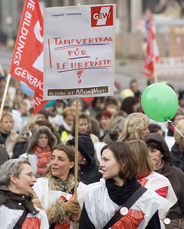 Warnstreik von ver.di im April 2008. Die Gewerkschaft will jetzt...
