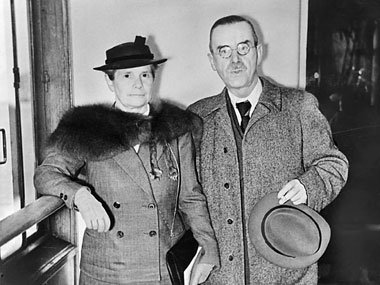 Am 12. April 1937 trafen Thomas Mann und seine Frau Katia in New...