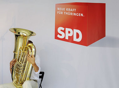 Typischer Fall von Propaganda, Sektierertum und Totalitarismus Typischer Fall von Propaganda, Sektierertum und Totalitarismus