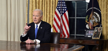 Fingerzeig mit Zeigefinger: Biden im Schlaf des Selbstgerechten ...