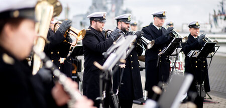 Marinemusikkorps spielt für die Fregatte »Schleswig-Holstein« (W...