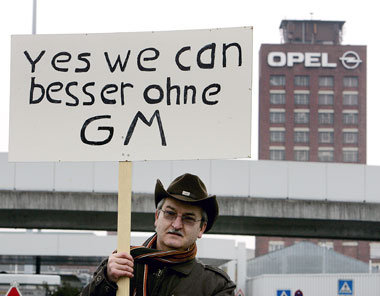 Die Abnabelung macht Schwierigkeiten. Protest vor Opel-Zentrale ...