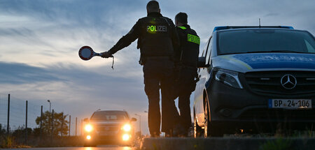 Wahlkampfschlager Grenzkontrolle: Beamte der Bundespolizei stopp...