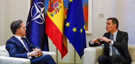 Wenn der NATO-Generalsekretär (l.) auftaucht, kann es nur um ein...