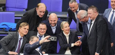 Bundestag_AfD_feiert_84861440.jpg