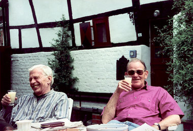 Peter Hacks (l.) und André Müller auf dessen Sommerwohnsitz in J...