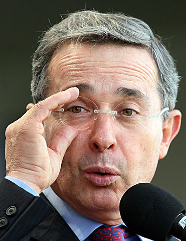 Kolumbiens Präsident Uribe mußte Rede und Antwort stehen