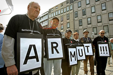 München, 28. August 2008: Seniorendemonstration gegen steigende ...