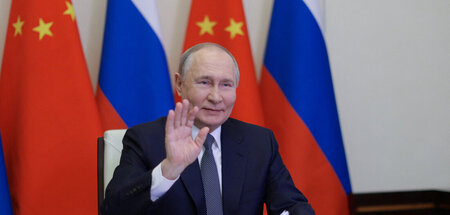 2025-01-21T095046Z_14427853_RC29ECAOT32O_RTRMADP_3_CHINA-RUSSIA-