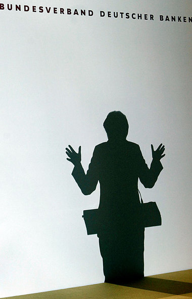 Spiritistische Séance? Bundeskanzlerin Merkel beschwört beim Bun...