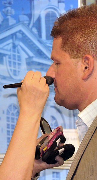 Normalität? Sachsens NPD-Spitzenkandidat Holger Apfel am Sonntag... Normalität? Sachsens NPD-Spitzenkandidat Holger Apfel am Sonntag...