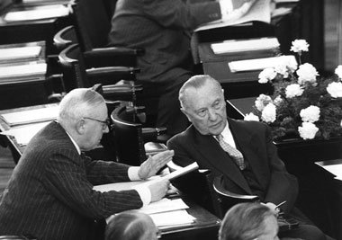 Drahtzieher im Hintergrund: Bankier Robert Pferdmenges (links, 1... Drahtzieher im Hintergrund: Bankier Robert Pferdmenges (links, 1...