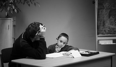 Hausaufgabenhilfe: Für Kinder in Deutschland abhängig vom Geldbe... Hausaufgabenhilfe: Für Kinder in Deutschland abhängig vom Geldbe...