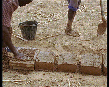 Stimmen, Schritte, Vögel …