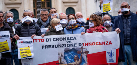 Gegen die andauernde Maulkorbpolitik Italiens wird schon seit Ja...